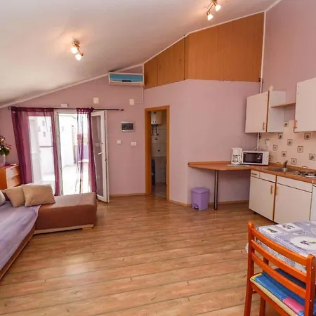 One-bedroom Near Sea 1 * Fažana