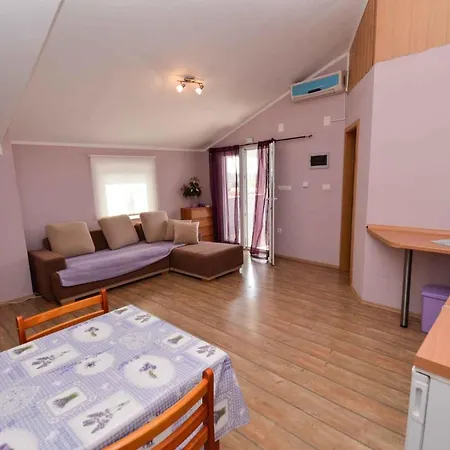 Apartman One-bedroom Near Sea 1