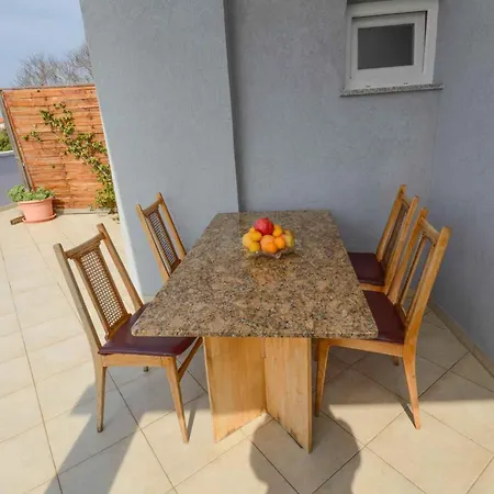 Apartamento One-bedroom Near Sea 1 Fažana